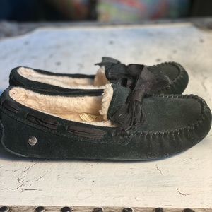 UGG Kids Moccasins in Forest Black Details